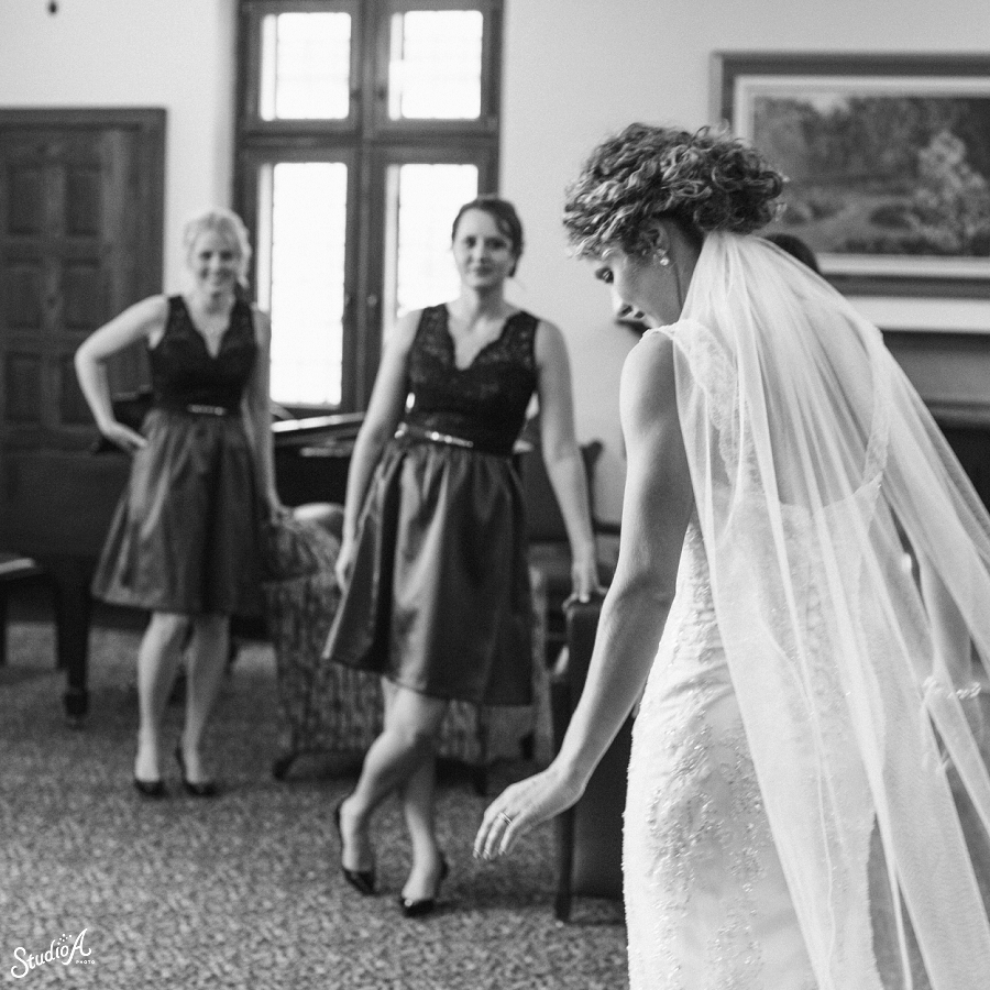 First Presbyterian Fargo Wedding Photos (4)