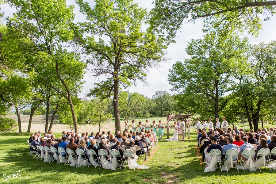 Rustic Oaks Wedding Photos (32)