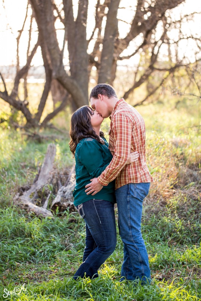 Fargo Fall Engagement Pictures (4)