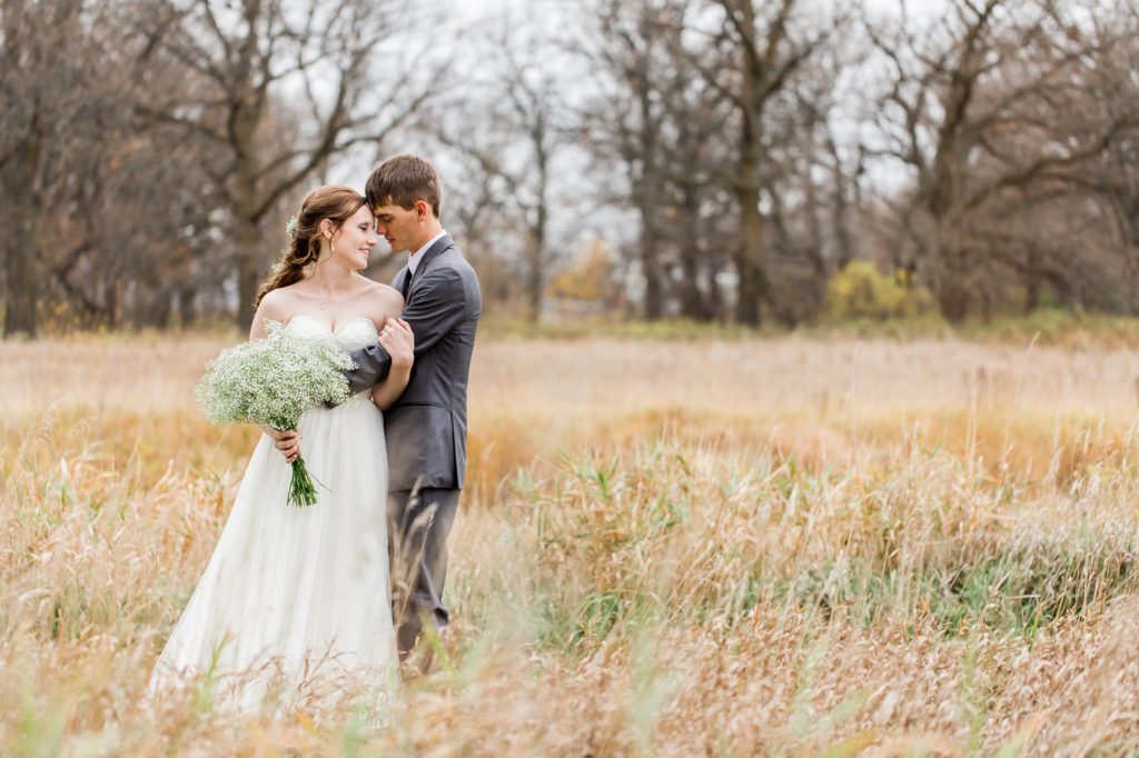 fall-wedding-photos-rustic-oaks-moorhead-28