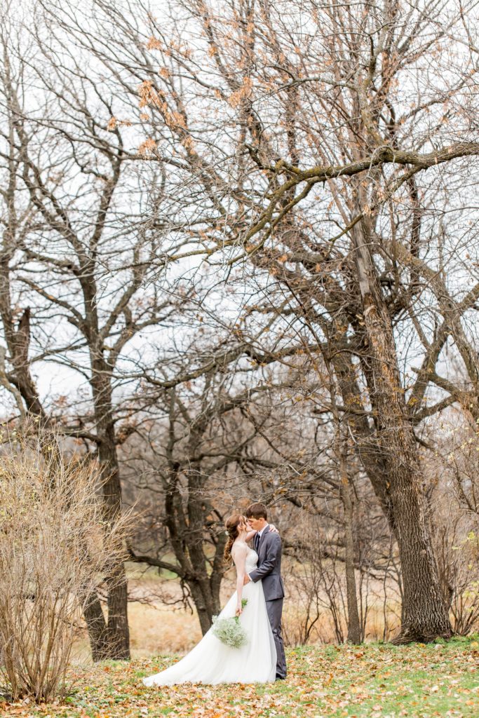 fall-wedding-photos-rustic-oaks-moorhead-42