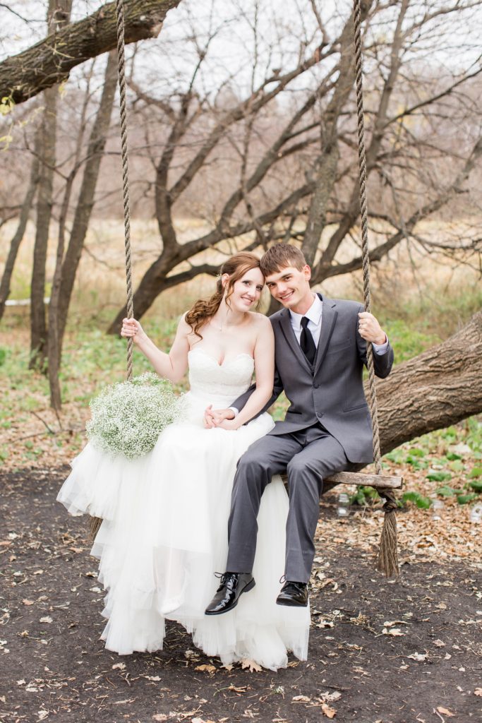 fall-wedding-photos-rustic-oaks-moorhead-43