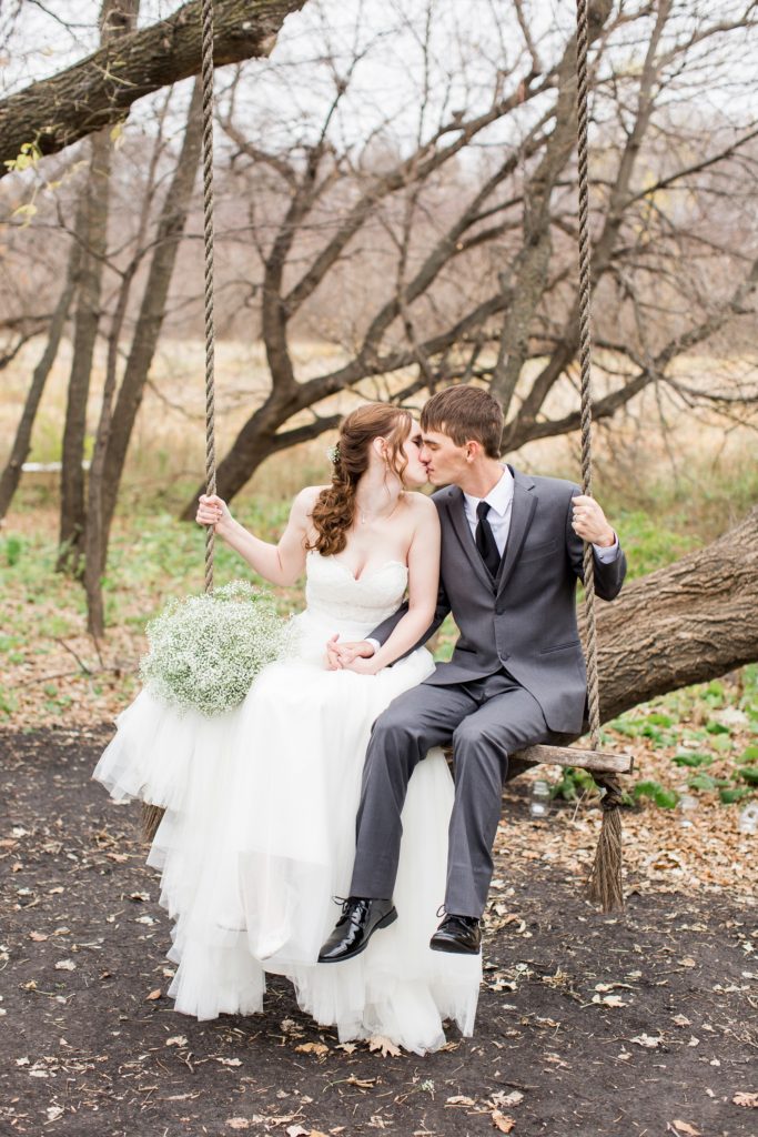 fall-wedding-photos-rustic-oaks-moorhead-47
