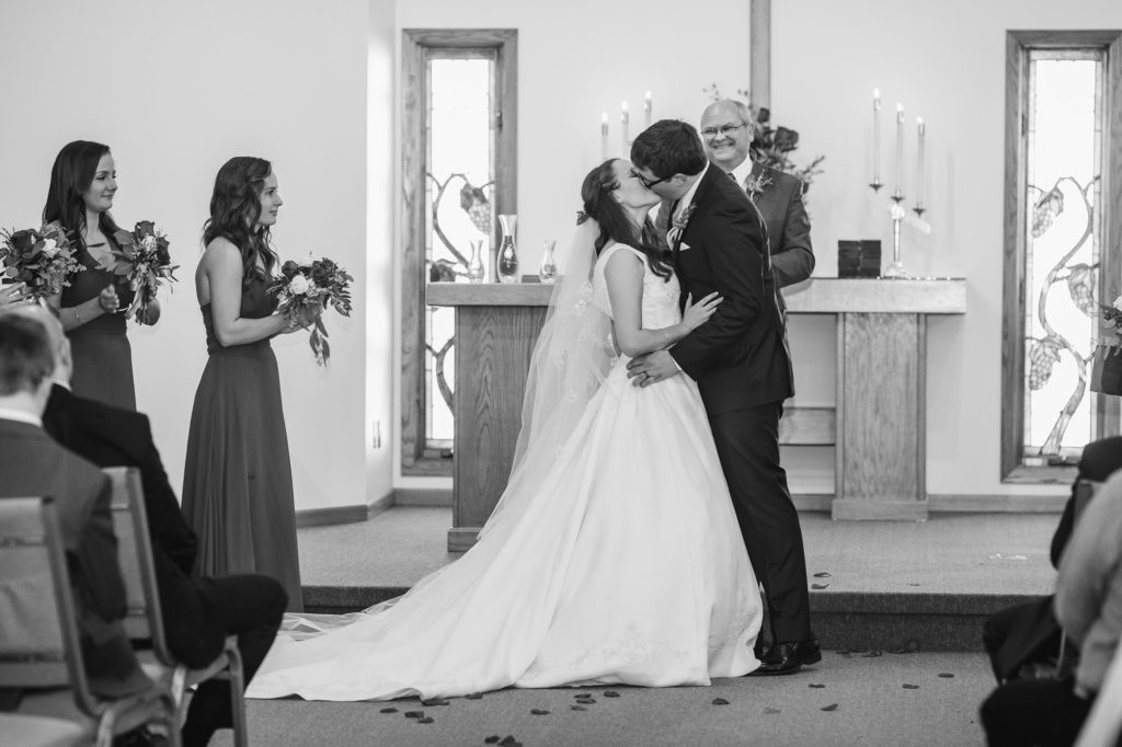 wedding-photographers-in-detroit-lakes-44