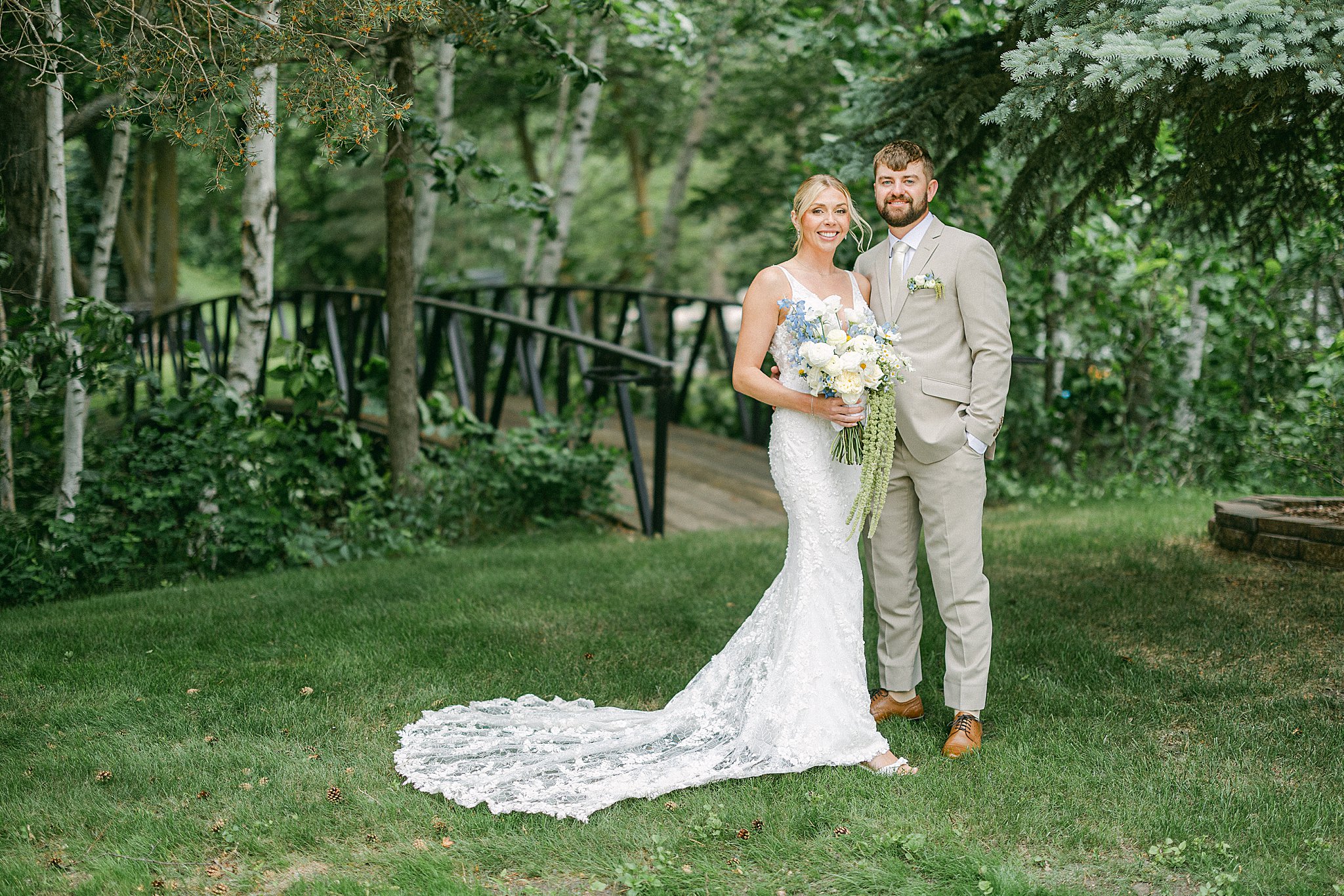 Detroit Lakes MN Lakehome Wedding Photos v